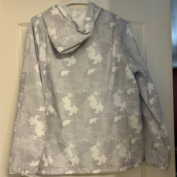 New Balance Windbreaker - Picture 2 of 4